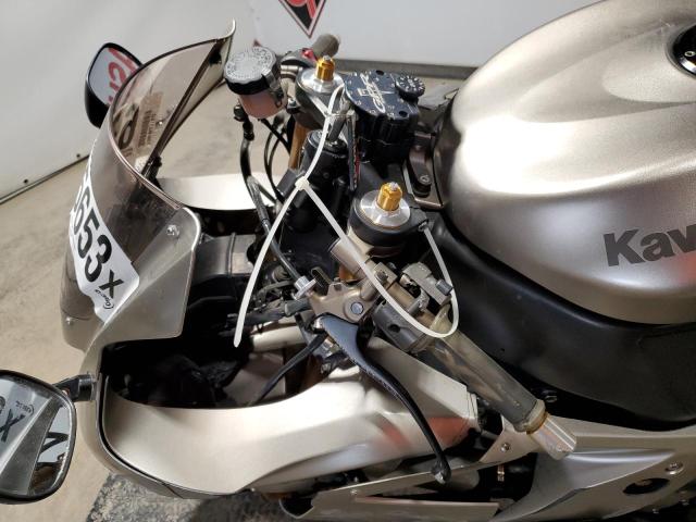 JKAZXCC175A024669 - 2005 KAWASAKI NINJA ZX 10R SILVER photo 9