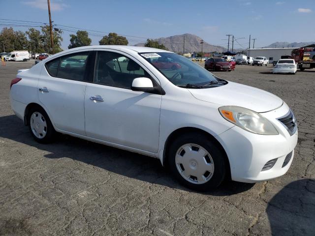 3N1CN7AP8DL834225 - 2013 NISSAN VERSA S WHITE photo 4