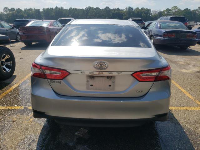 4T1B11HK0JU654259 - 2018 TOYOTA CAMRY L 银色 照片 6