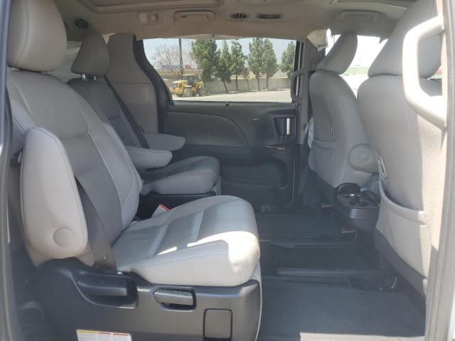 5TDYZ3DC2HS809300 - 2017 TOYOTA SIENNA XLE თეთრი ფოტო 11