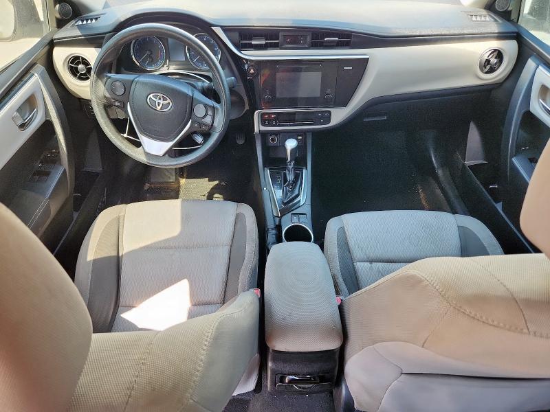 5YFBURHEXHP673512 - 2017 TOYOTA COROLLA L Blanco foto 8