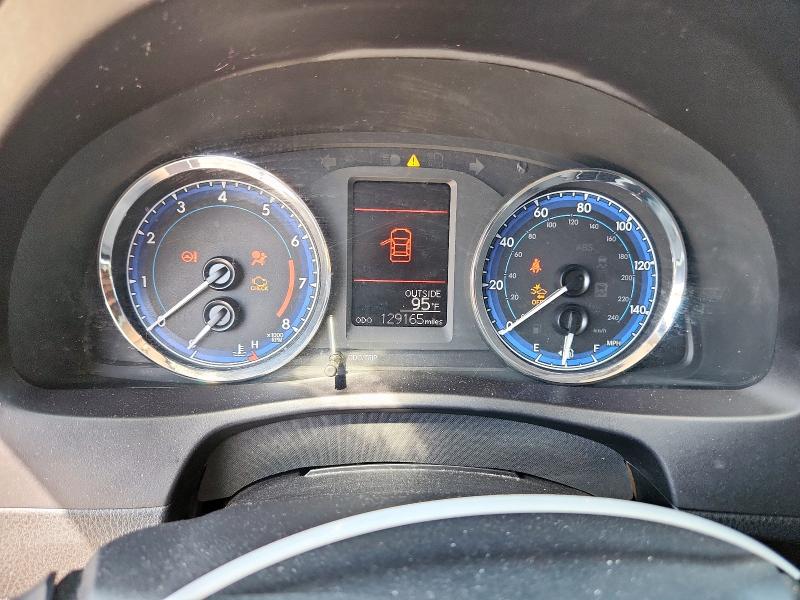 5YFBURHEXHP673512 - 2017 TOYOTA COROLLA L Blanco foto 9