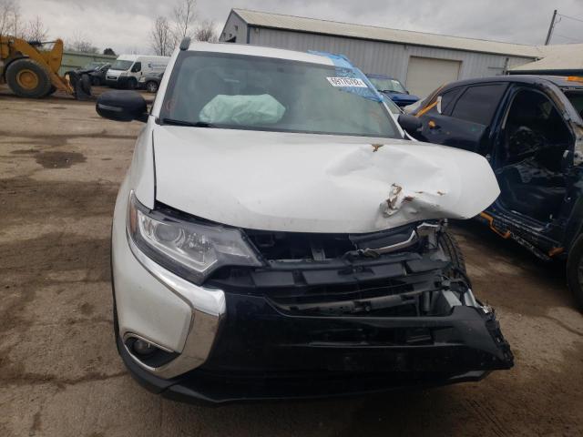 JA4AZ3A35JZ050114 - 2018 MITSUBISHI OUTLANDER SE WHITE photo 5