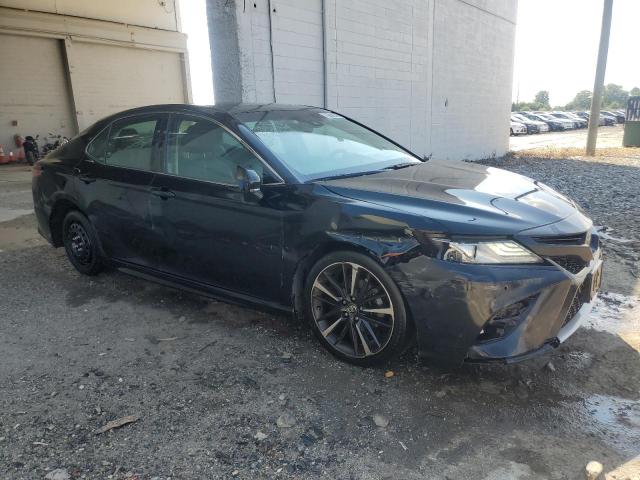 4T1BZ1HK1JU019995 - 2018 TOYOTA CAMRY XSE BLACK photo 4