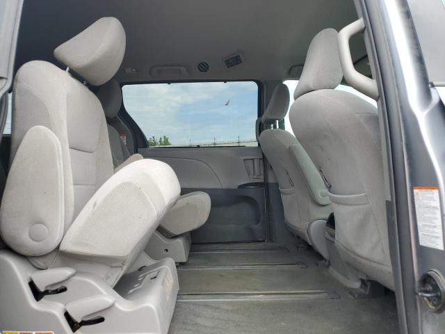 5TDJZ3DC5HS179211 - 2017 TOYOTA SIENNA LE Silber Foto 11