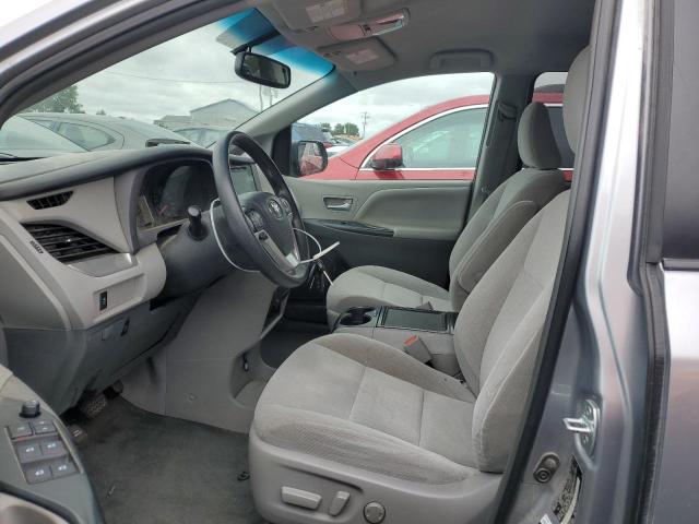 5TDJZ3DC5HS179211 - 2017 TOYOTA SIENNA LE Silber Foto 7