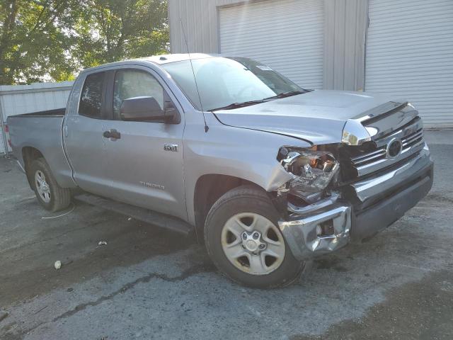 5TFUY5F11HX634248 - 2017 TOYOTA TUNDRA DOUBLE CAB SR/SR5 SILVER photo 4