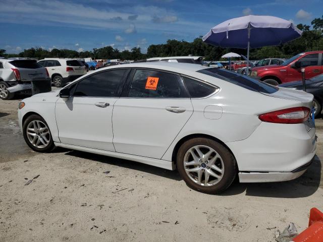 3FA6P0H73GR152376 - 2016 FORD FUSION SE WHITE photo 2