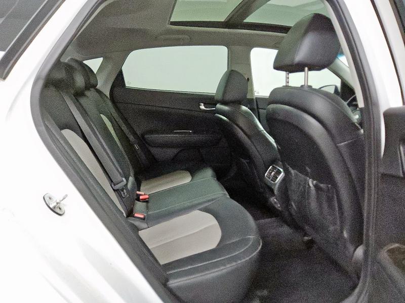 5XXGU4L11KG343836 - 2019 KIA OPTIMA EX 白色 照片 10