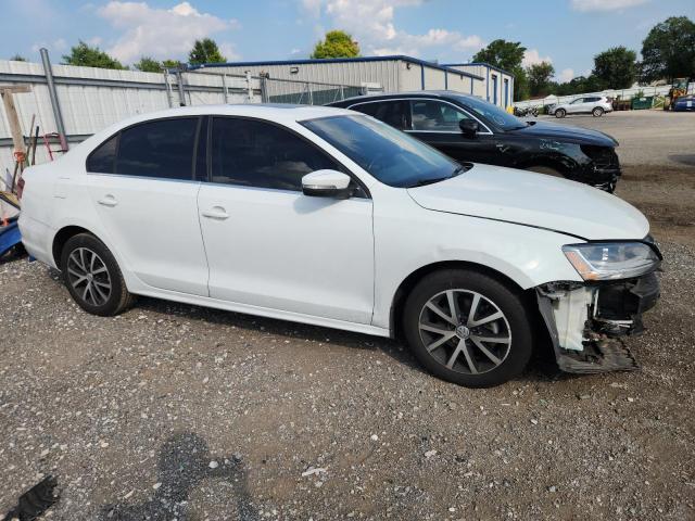 3VWDB7AJ1JM214079 - 2018 VOLKSWAGEN JETTA SE WHITE photo 4