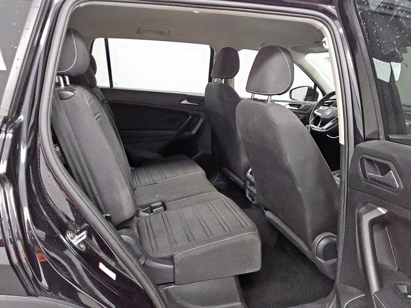 3VVRB7AX5PM038841 - 2023 VOLKSWAGEN TIGUAN S Czarny zdjęcie 10