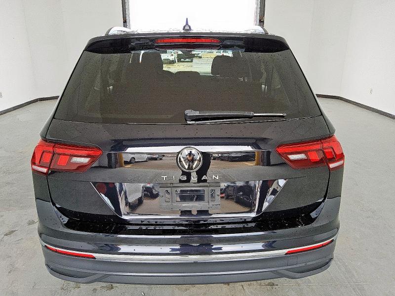 3VVRB7AX5PM038841 - 2023 VOLKSWAGEN TIGUAN S Czarny zdjęcie 6