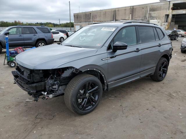 3VV8B7AXXPM071538 - 2023 VOLKSWAGEN TIGUAN SE R-LINE BLACK GRAY photo 1