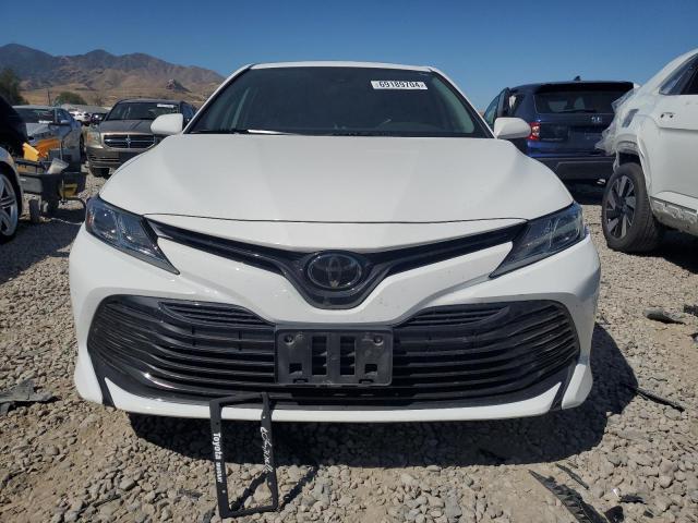 4T1B11HK6KU845606 - 2019 TOYOTA CAMRY L WHITE photo 5