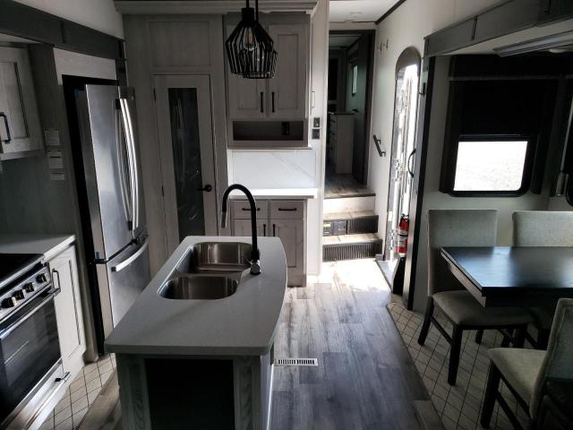 4YDFHMP23NA741016 - 2022 KEYSTONE MONTANA Weiß Foto 5