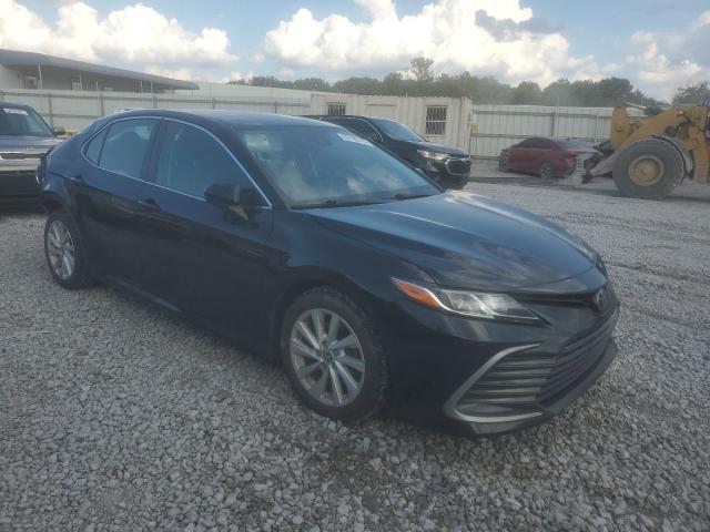 4T1C11AK3NU696297 - 2022 TOYOTA CAMRY LE BLACK photo 4