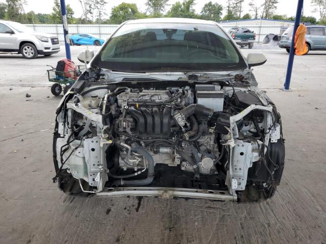5YFEPMAE8NP272067 - 2022 TOYOTA COROLLA LE أبيض صورة 5