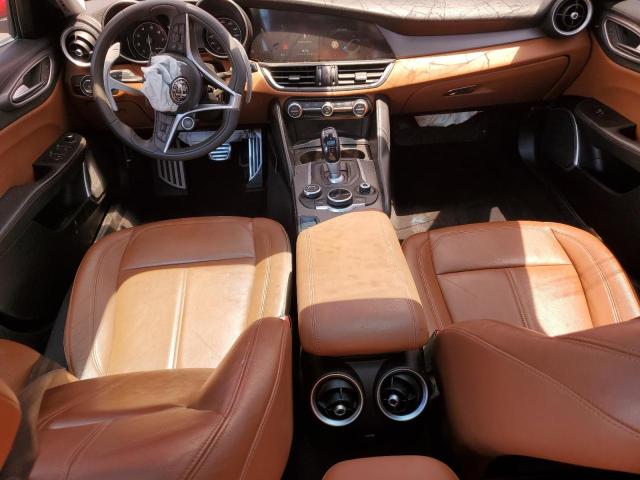 ZARFAEBN6J7567079 - 2018 ALFA ROMEO GIULIA 红色 照片 8