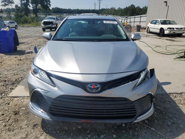 4T1F31AK3PU600873 - 2023 TOYOTA CAMRY XLE SILVER photo 5