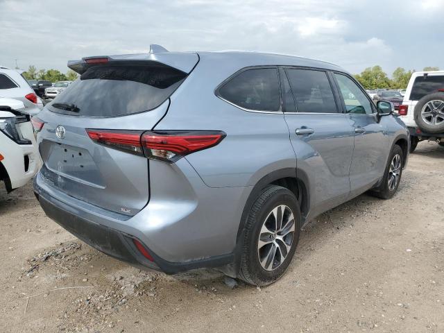 5TDGZRAH6MS037473 - 2021 TOYOTA HIGHLANDER XLE BLUE photo 3