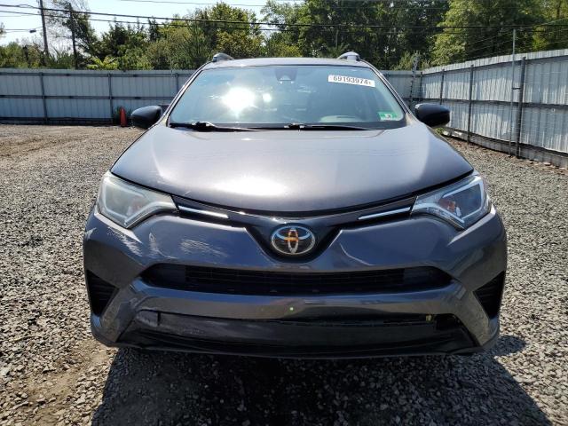 JTMBFREV5JJ257988 - 2018 TOYOTA RAV4 LE GRAY photo 5