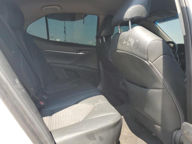 4T1B11HK5JU571085 - 2018 TOYOTA CAMRY L WHITE photo 10