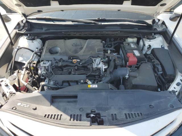 4T1B11HK5JU571085 - 2018 TOYOTA CAMRY L WHITE photo 11