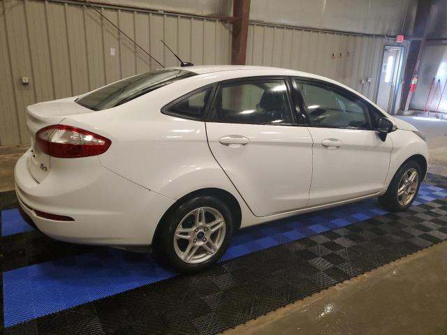 3FADP4BJ1JM146888 - 2018 FORD FIESTA SE WHITE photo 3