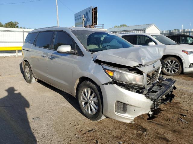 KNDMB5C13J6351528 - 2018 KIA SEDONA LX SILVER photo 4