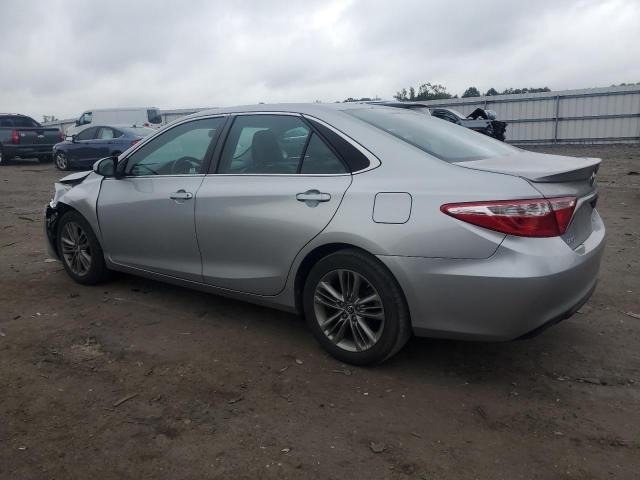 4T1BF1FK1GU538470 - 2016 TOYOTA CAMRY LE ვერცხლისფერი ფოტო 2