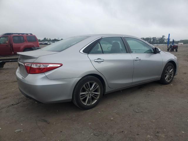 4T1BF1FK1GU538470 - 2016 TOYOTA CAMRY LE ვერცხლისფერი ფოტო 3