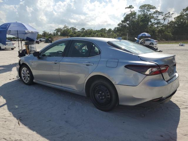 4T1C11AK6PU839083 - 2023 TOYOTA CAMRY LE SILVER photo 2