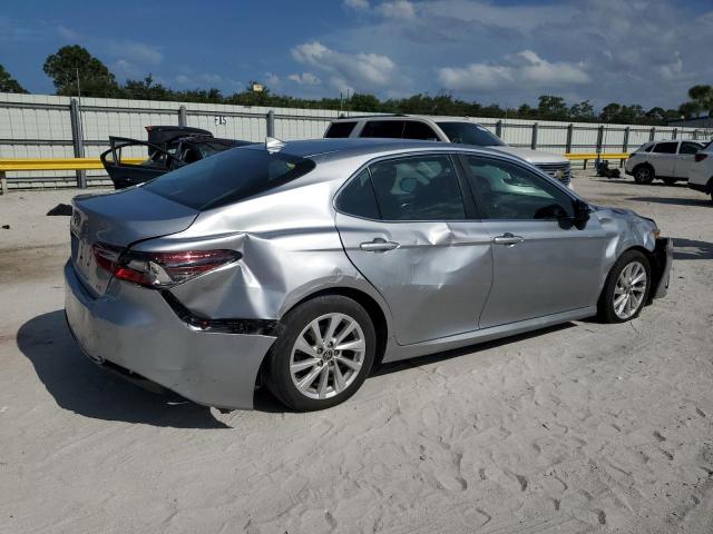 4T1C11AK6PU839083 - 2023 TOYOTA CAMRY LE SILVER photo 3