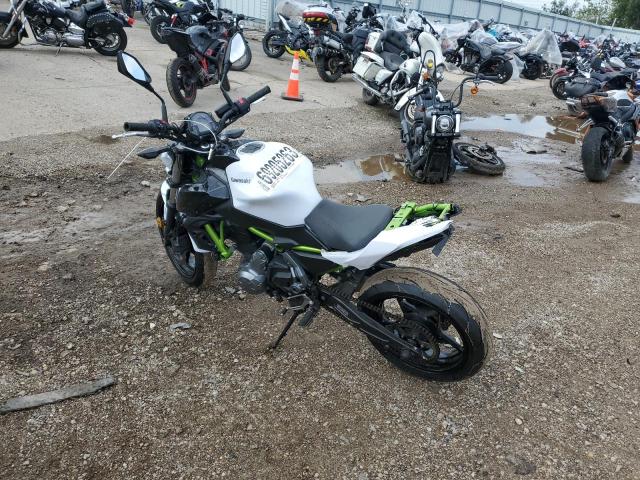 JKAEREH11HDA01102 - 2017 KAWASAKI ER650 H TWO TONE photo 3