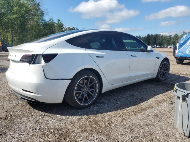 5YJ3E1EAXJF075796 - 2018 TESLA MODEL 3 Weiß Foto 3