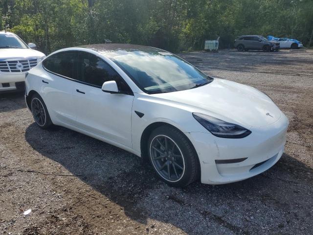 5YJ3E1EAXJF075796 - 2018 TESLA MODEL 3 Weiß Foto 4