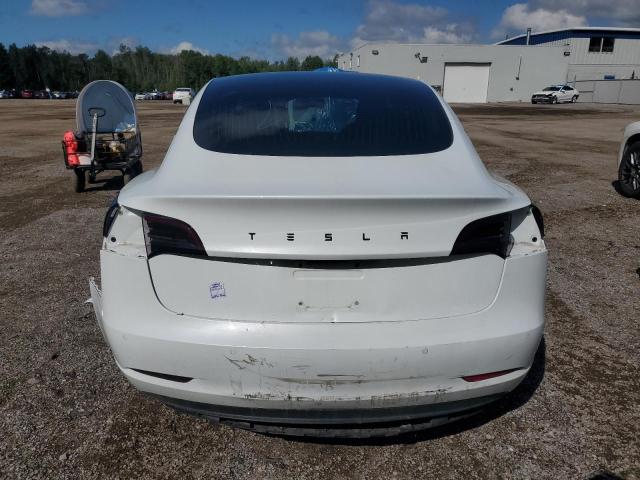 5YJ3E1EAXJF075796 - 2018 TESLA MODEL 3 Weiß Foto 6