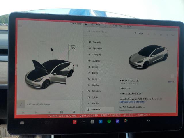 5YJ3E1EAXJF075796 - 2018 TESLA MODEL 3 Weiß Foto 9