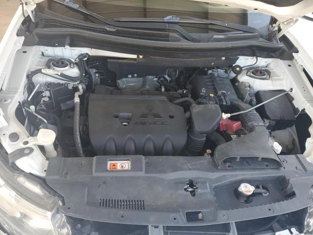 JA4AD3A36FZ013921 - 2015 MITSUBISHI OUTLANDER SE WHITE photo 11