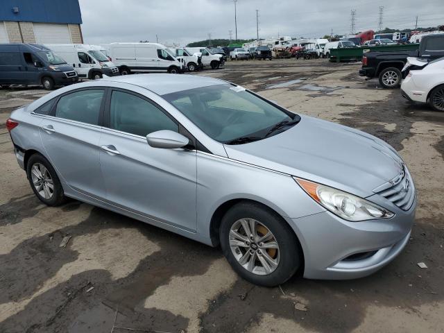 5NPEB4AC1BH253723 - 2011 HYUNDAI SONATA GLS SILVER photo 4