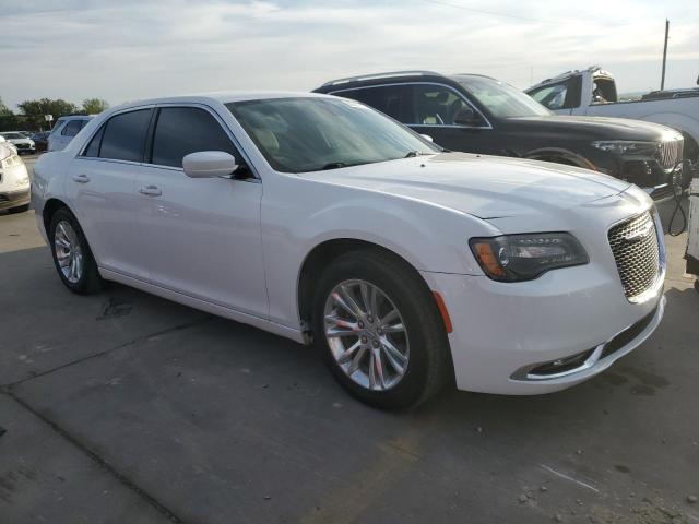 2C3CCAAG1JH342452 - 2018 CHRYSLER 300 TOURING WHITE photo 4