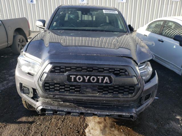 5TFSZ5AN4JX135528 - 2018 TOYOTA TACOMA ACCESS CAB ნაცრისფერი ფოტო 5