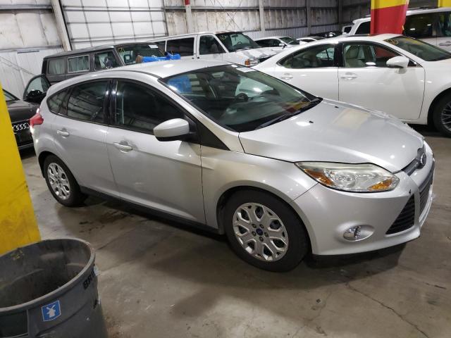 1FAHP3K27CL177071 - 2012 FORD FOCUS SE SILVER photo 4