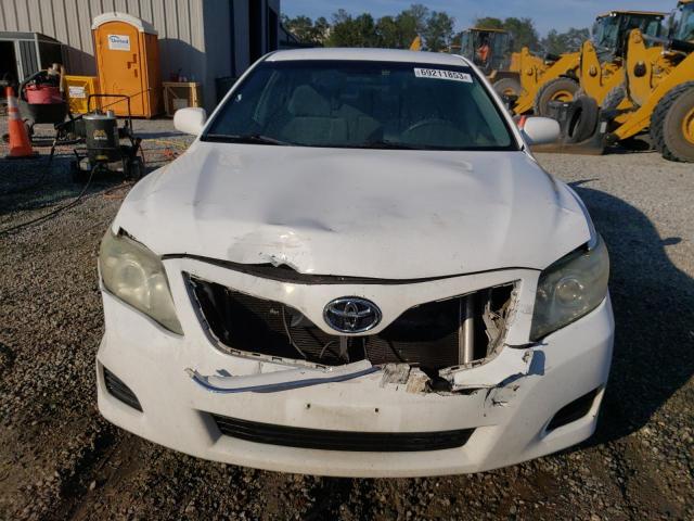 4T1BF3EK3BU647289 - 2011 TOYOTA CAMRY BASE WHITE photo 5