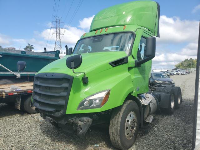 1FUJHTDV5NLNG8162 - 2022 FREIGHTLINER CASCADIA 1 GREEN photo 2