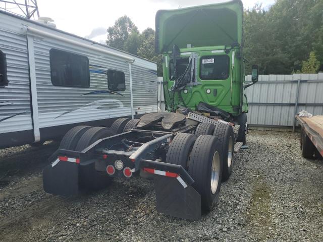 1FUJHTDV5NLNG8162 - 2022 FREIGHTLINER CASCADIA 1 GREEN photo 4