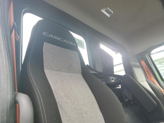 1FUJHTDV5NLNG8162 - 2022 FREIGHTLINER CASCADIA 1 GREEN photo 6