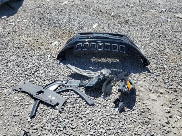 3C4NJDBB1JT138692 - 2018 JEEP COMPASS LATITUDE 黑色 照片 13