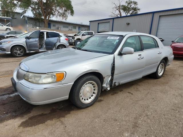 2001 LINCOLN TOWN CAR EXECUTIVE, 