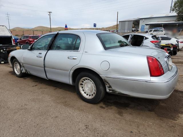 1LNHM81W91Y717729 - 2001 LINCOLN TOWN CAR EXECUTIVE SILVER photo 2